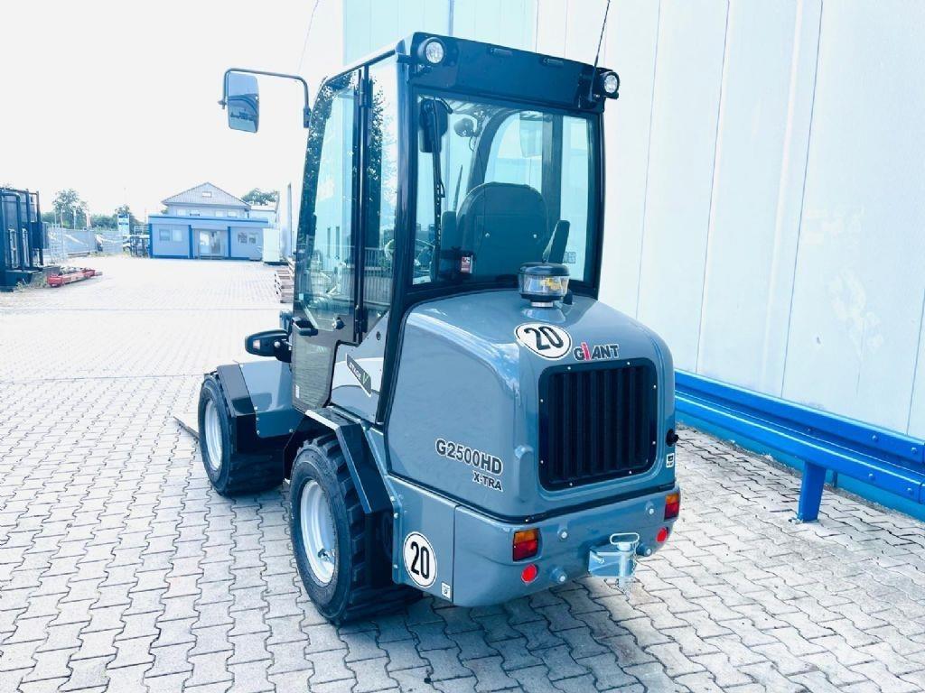 GiANT G2500 X-TRA HD Фронтальні навантажувачі