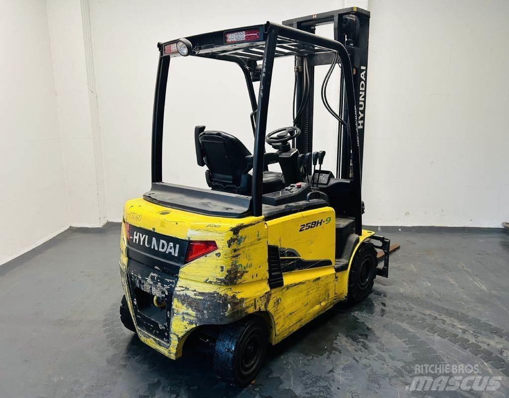Hyundai 25BH-9 Електронавантажувачі