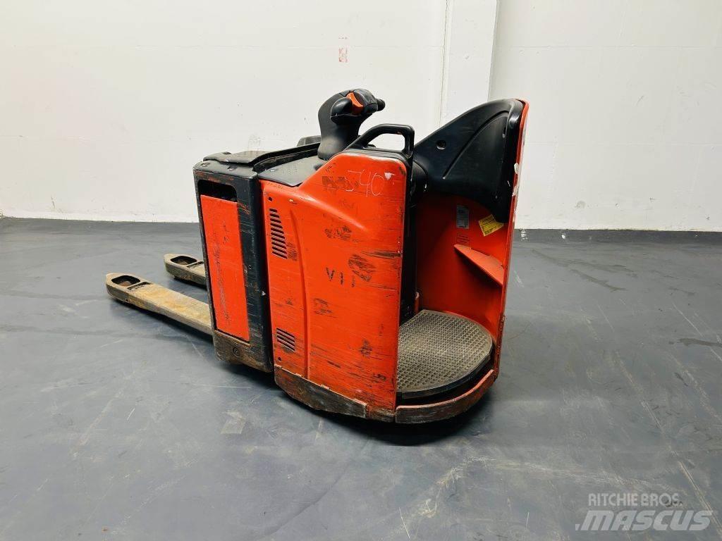 Linde T20SP Самохідні електроштабелери