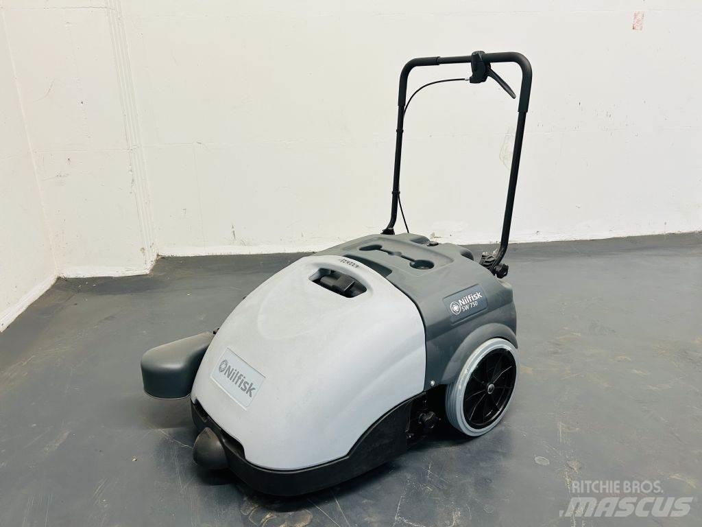 Nilfisk SW750 Підмітальні машини