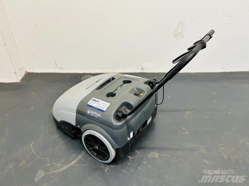 Nilfisk SW750 Підмітальні машини