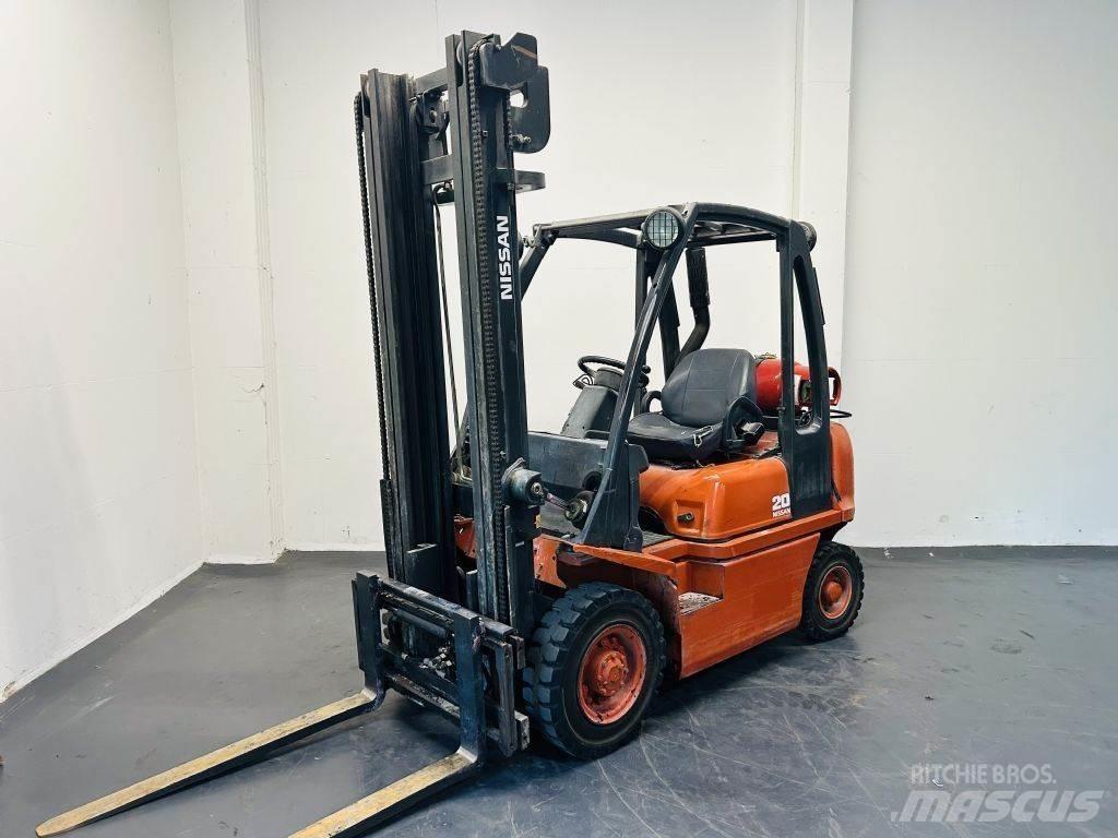 Nissan UD02A20PQ Газові навантажувачі
