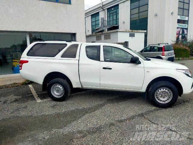 Fiat FULLBACK Вантажівки-платформи/бокове розвантаження