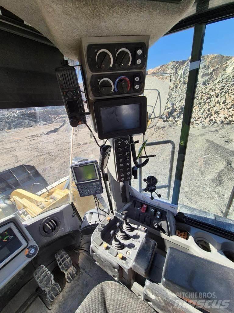 CAT 980M Фронтальні навантажувачі