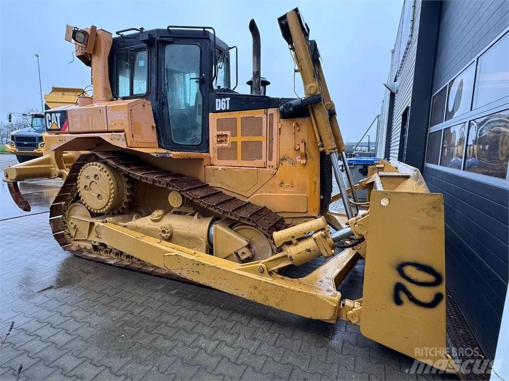 CAT D6T Гусеничні бульдозери