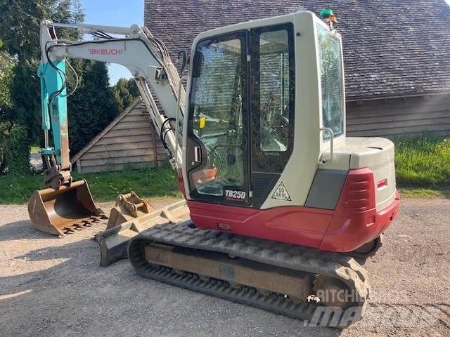 Takeuchi TB250 Середні екскаватори 7т. - 12т.