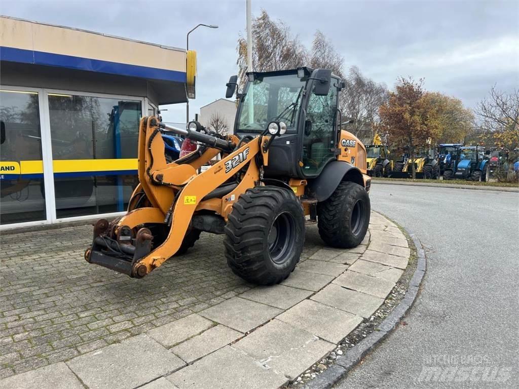 CASE 321F Фронтальні навантажувачі