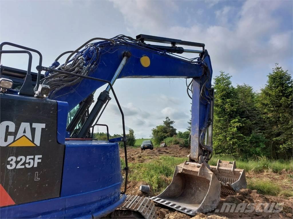 CAT 325F Гусеничні екскаватори