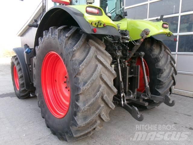 CLAAS AXION 800 Трактори