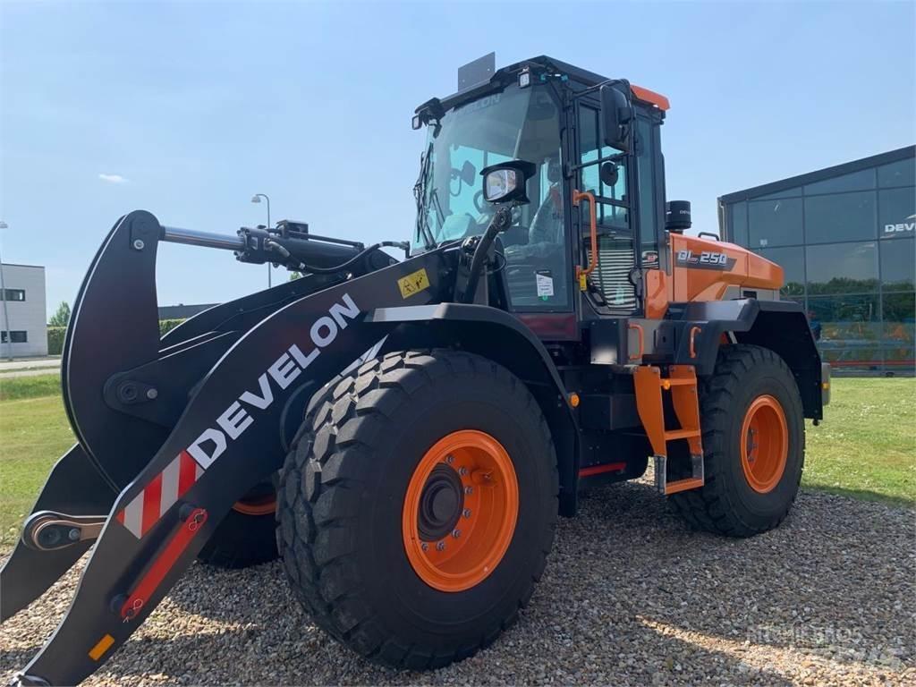 Develon DL250-7 Фронтальні навантажувачі