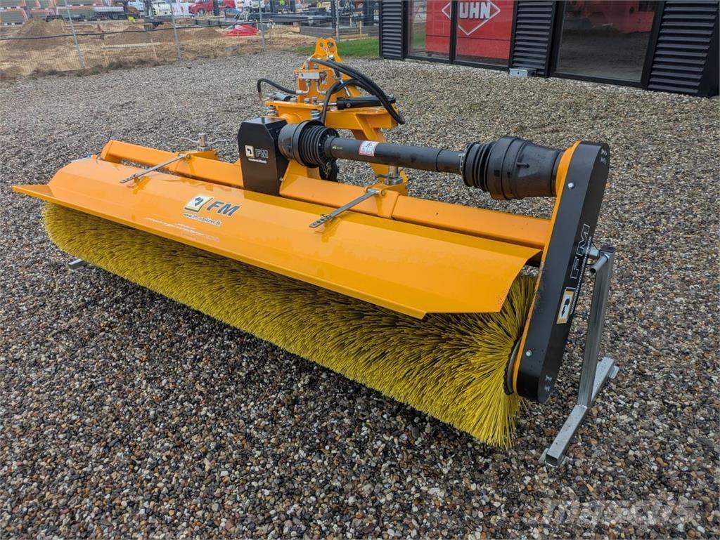 FM MF 275 Щітки