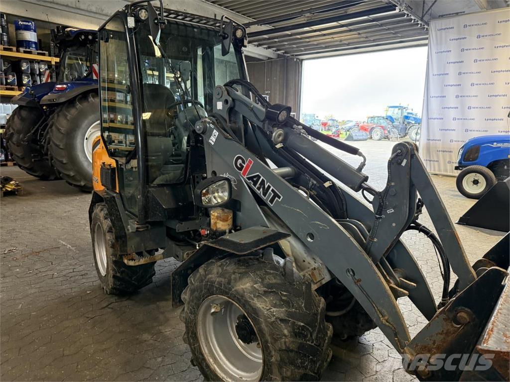 GiANT 2700HD Малі навантажувачі