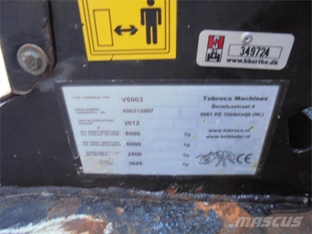 GiANT 5003 Малі навантажувачі