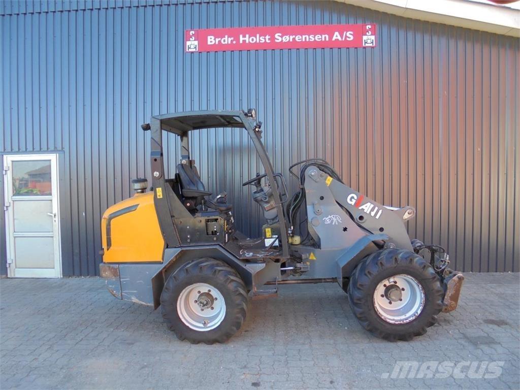 GiANT 5003 Малі навантажувачі