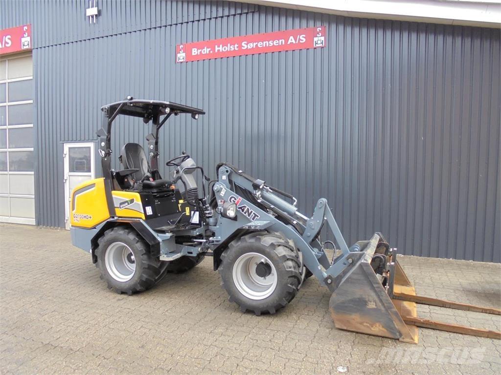 GiANT G2700XHDP Малі навантажувачі