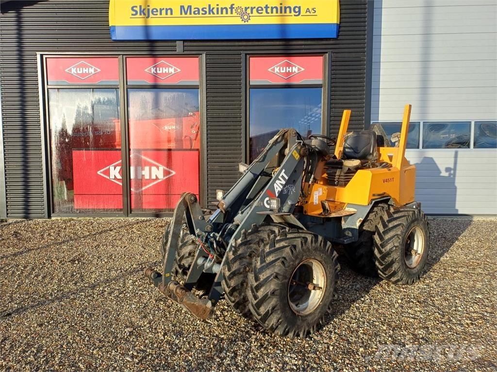 GiANT V451T Малі навантажувачі