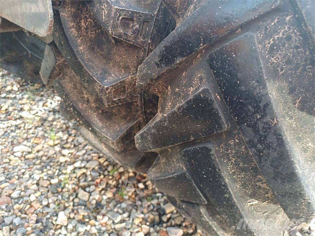 GiANT V451T Малі навантажувачі