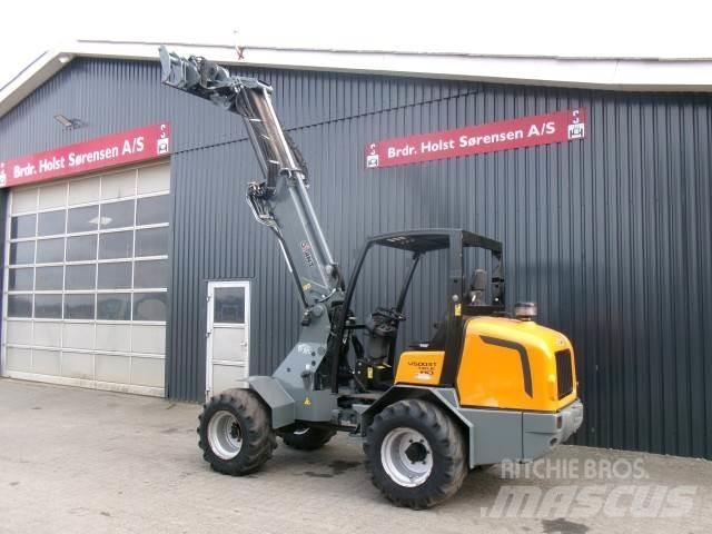 GiANT V5003TELE Малі навантажувачі