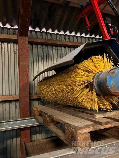 GMR FM 1200 KOST Підмітальні машини