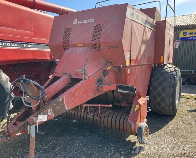 Hesston 4900 Тюкові прес-підбирачі