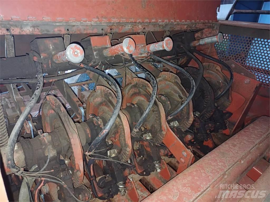 Hesston 4900 Тюкові прес-підбирачі