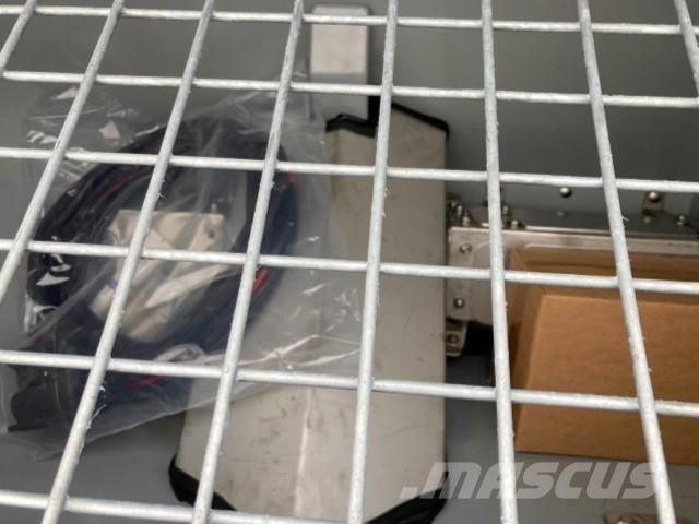Hilltip 400TR Розсіювачі солі та піску