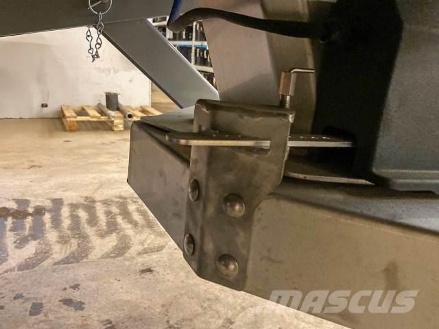 Hilltip 900TR Розсіювачі солі та піску