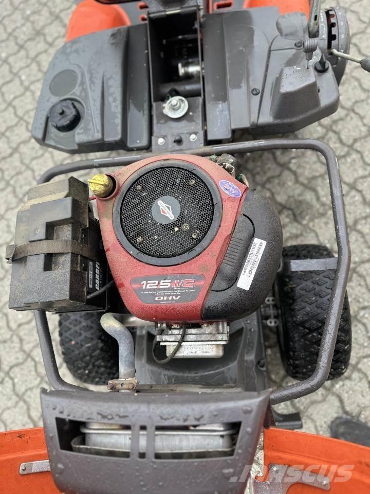 Husqvarna R13C Трактори