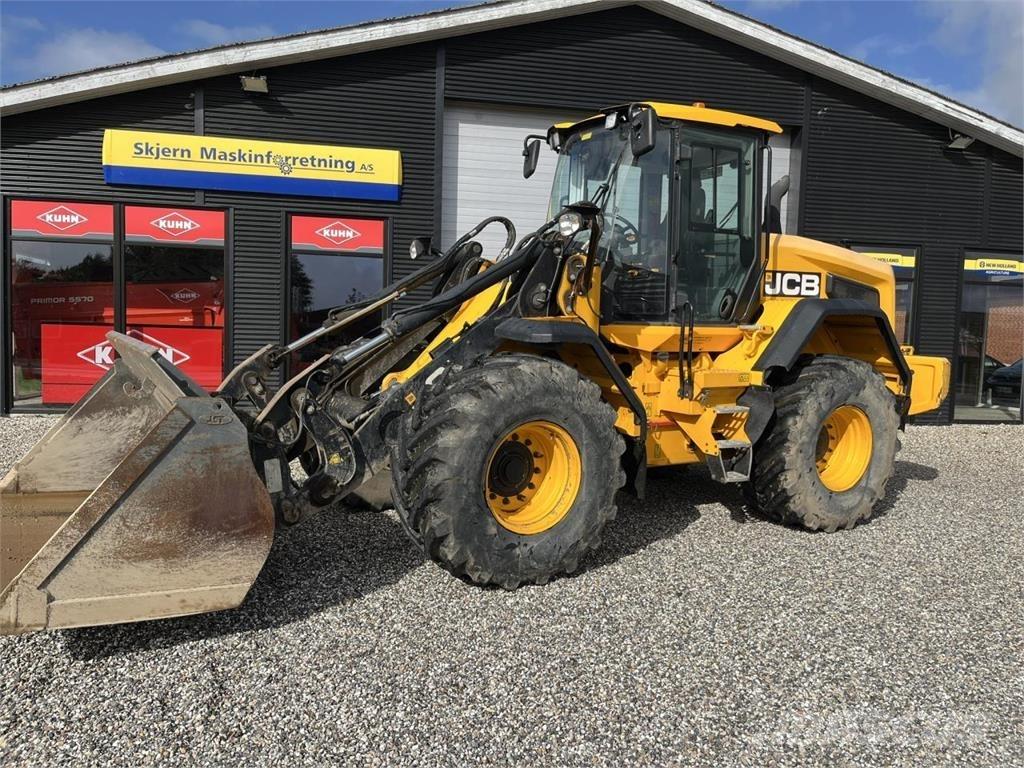 JCB 427 HT Фронтальні навантажувачі