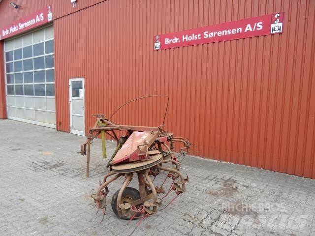 JF CR 320 Граблі і сінозворушувачі