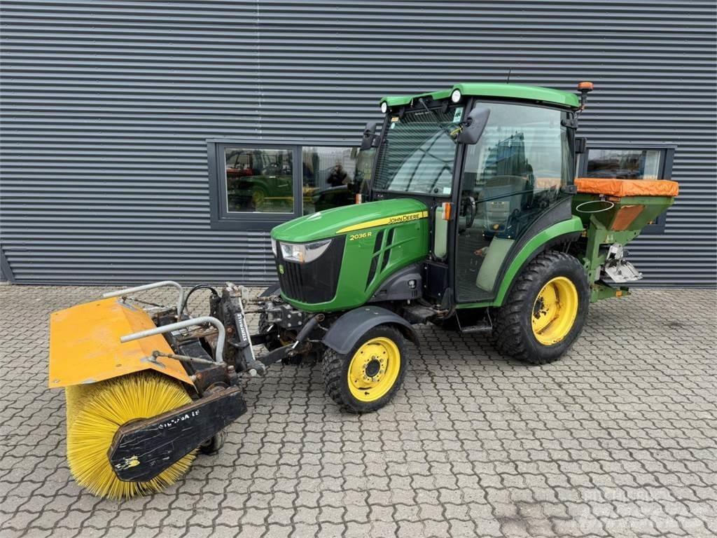 John Deere 2036R Трактори