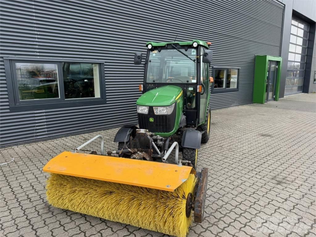 John Deere 2036R Трактори