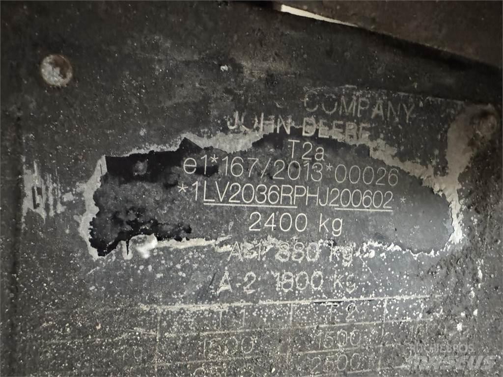 John Deere 2036R Трактори