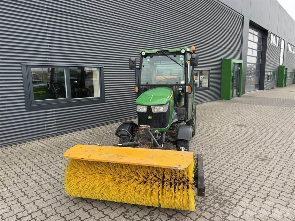 John Deere 2036R Трактори