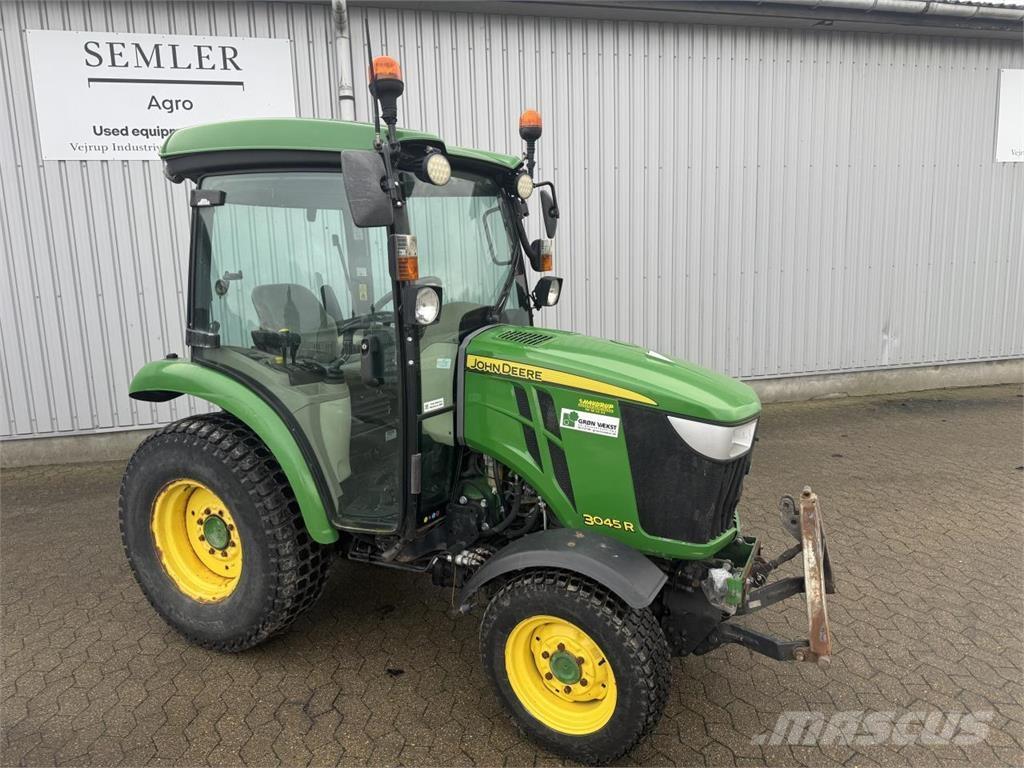 John Deere 3045R Трактори
