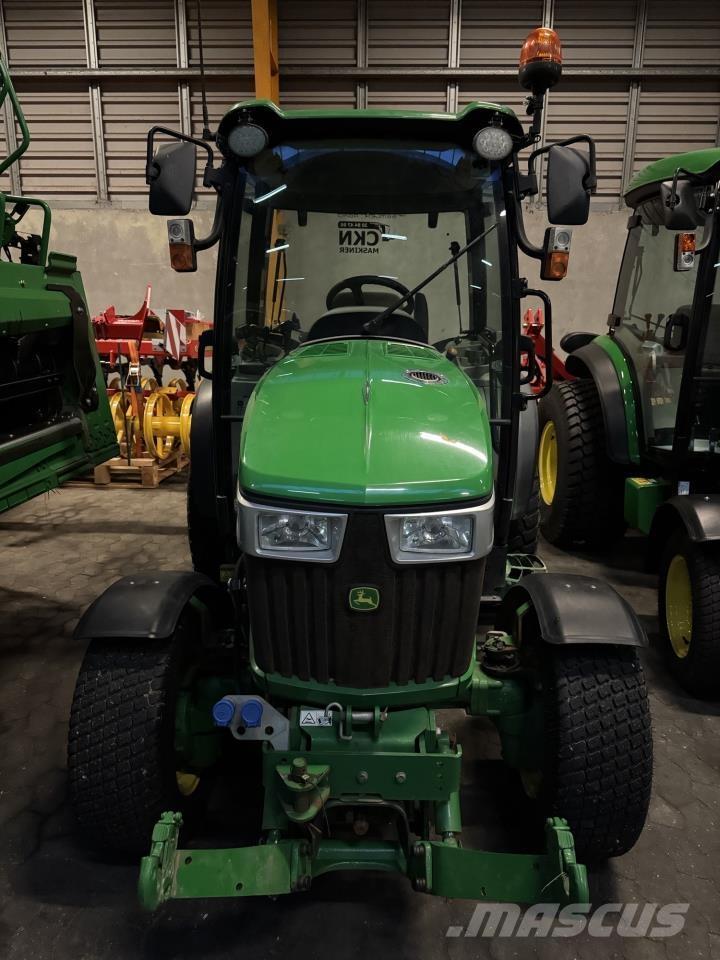 John Deere 3046R Трактори