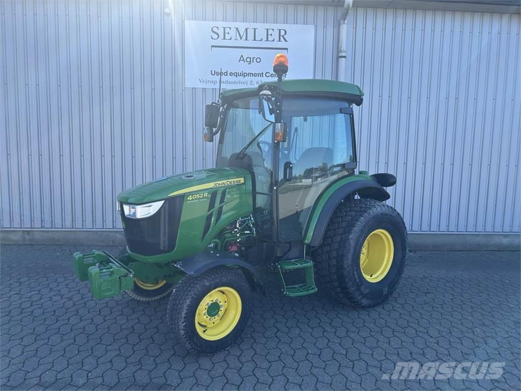 John Deere 4052R Трактори