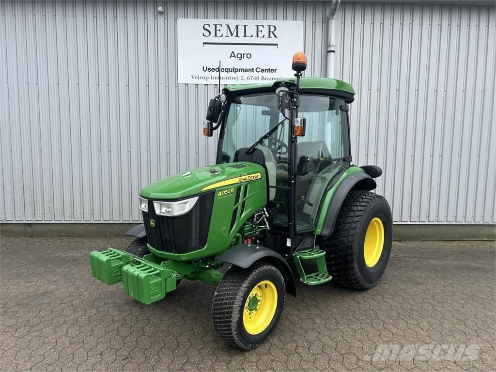 John Deere 4052R Трактори