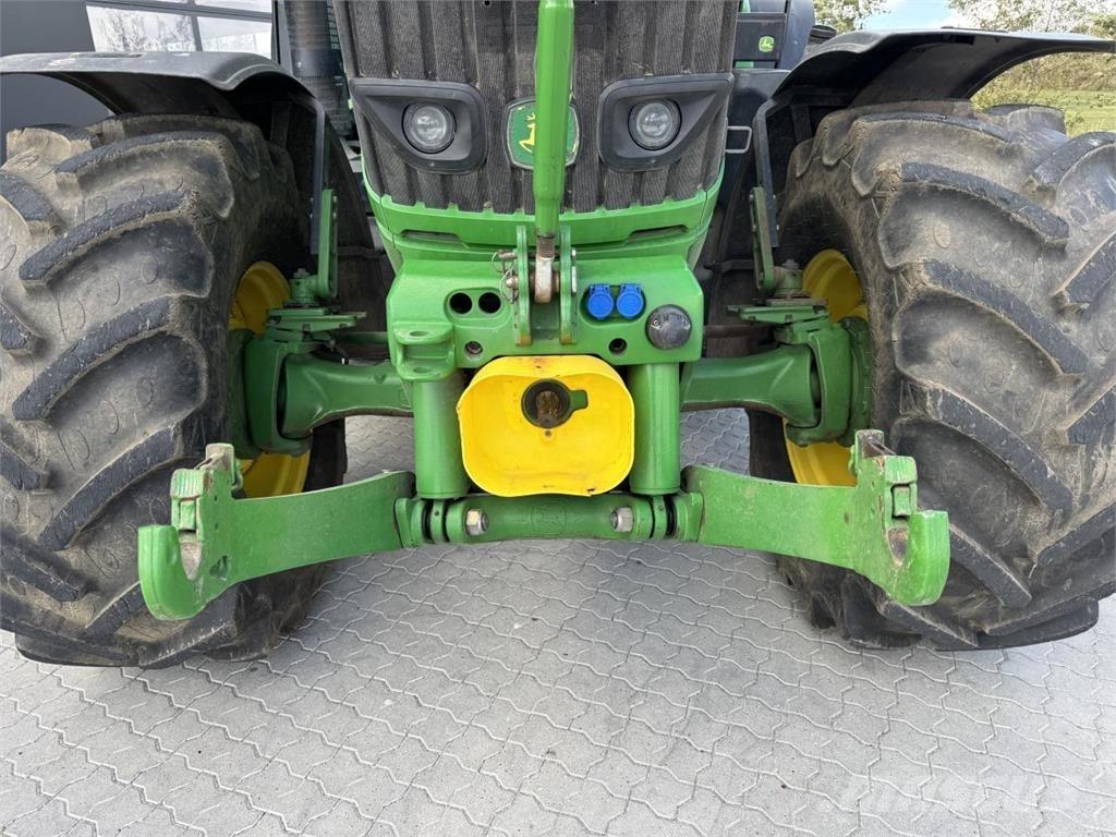 John Deere 6210 Трактори