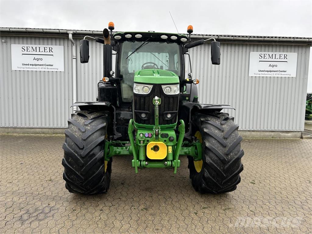 John Deere 6215R Трактори