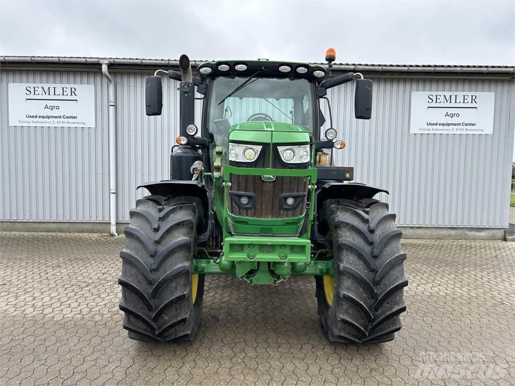 John Deere 6215R Трактори