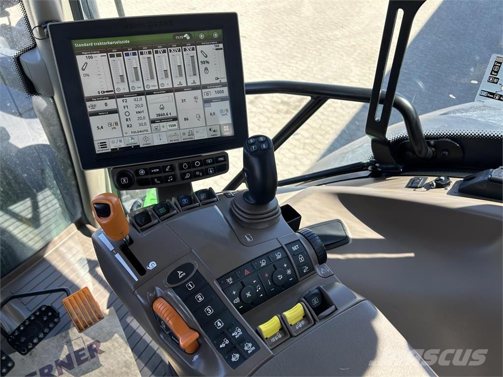 John Deere 6215R Трактори