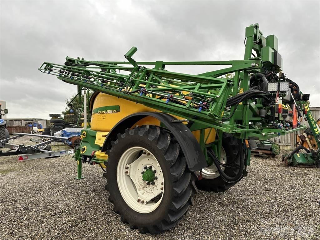 John Deere 740I Причіпні обприскувачі