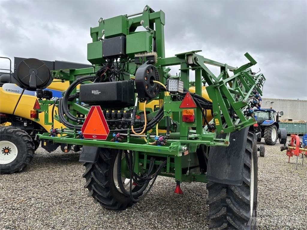 John Deere 740I Причіпні обприскувачі