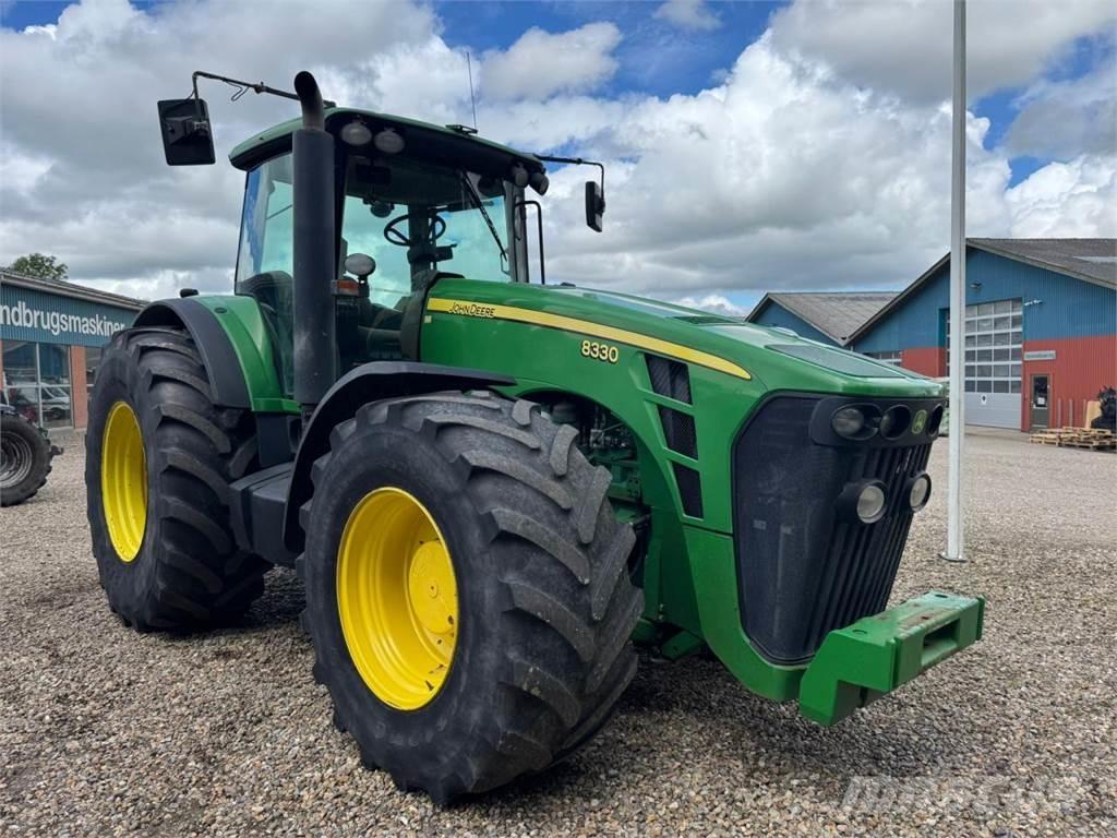 John Deere 8330 Трактори