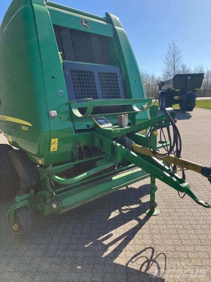 John Deere 864 Рулонні прес-підбирачі