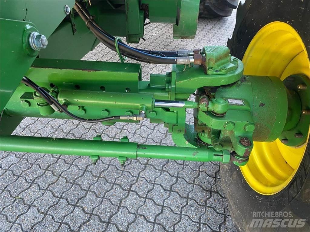John Deere C670 Зернозбиральні комбайни