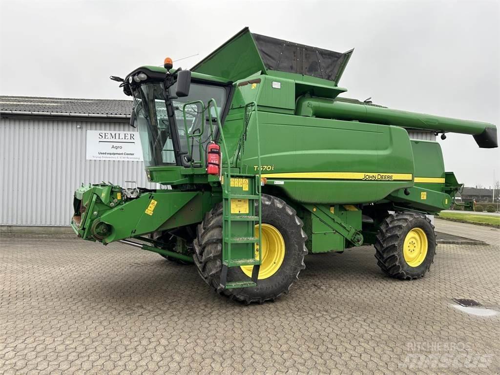 John Deere T670 Зернозбиральні комбайни