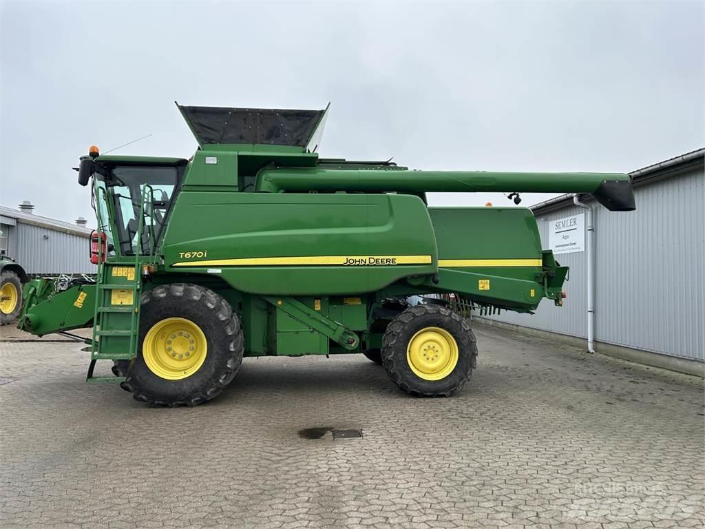 John Deere T670 Зернозбиральні комбайни
