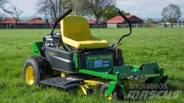 John Deere Z315E Трактори